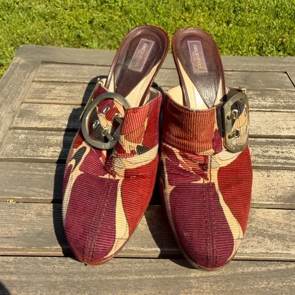 Emilio Pucci Red and Cream Patterned Velvet-Textured Mules - Picture 5 of 5